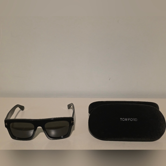 Tom Ford Classic Black Sunglasses - Picture 1 of 2